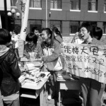跳蚤书市火爆校园 
